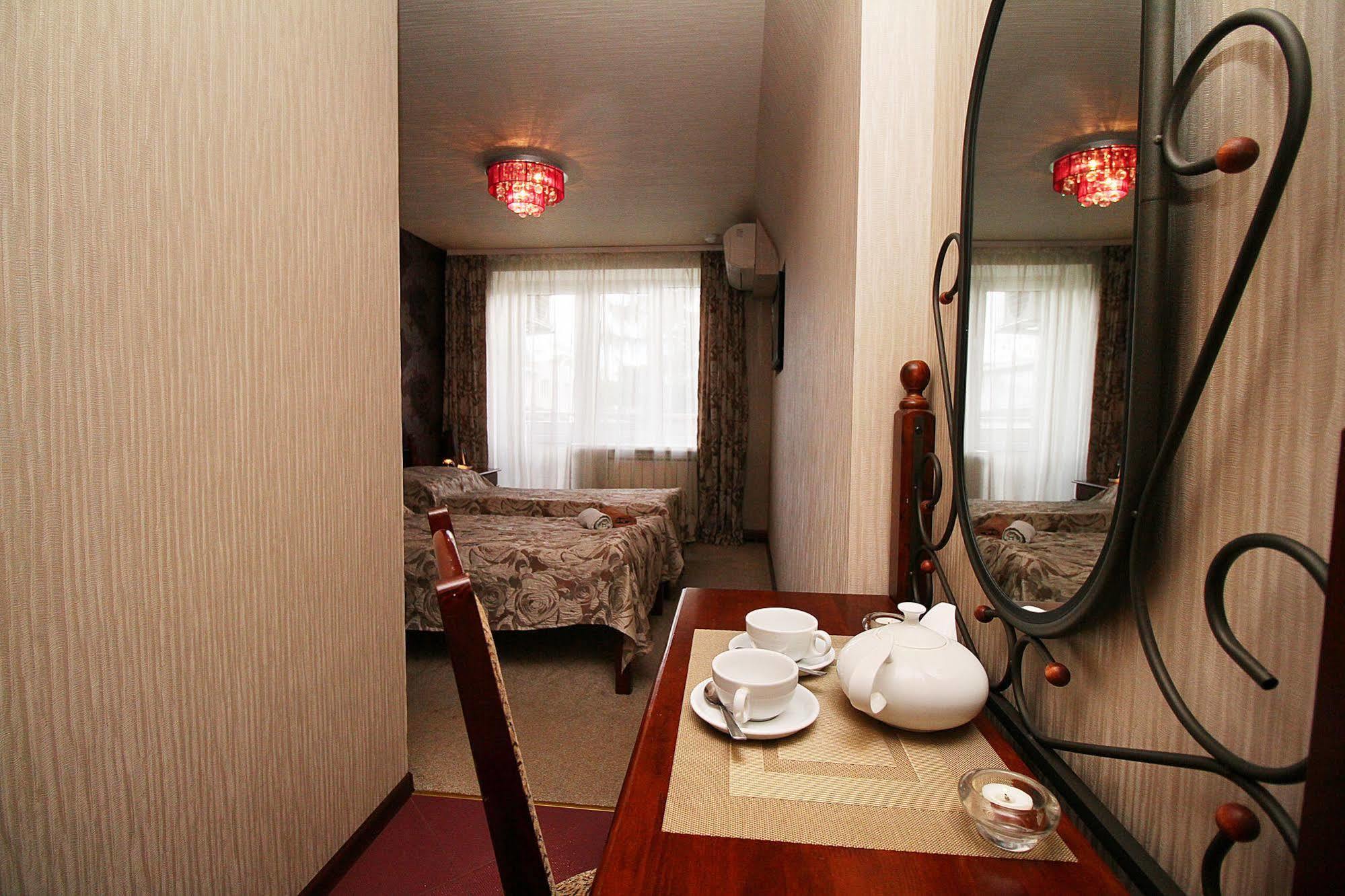 Druzhba Hotel And Restaurant Jarkov Exterior foto